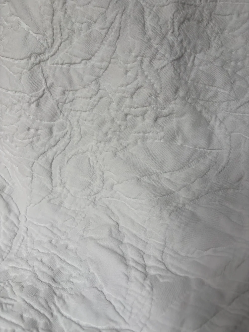 White Pottery Barn Queen Duvet, 2 Shams + Euro Sham. Beautiful!